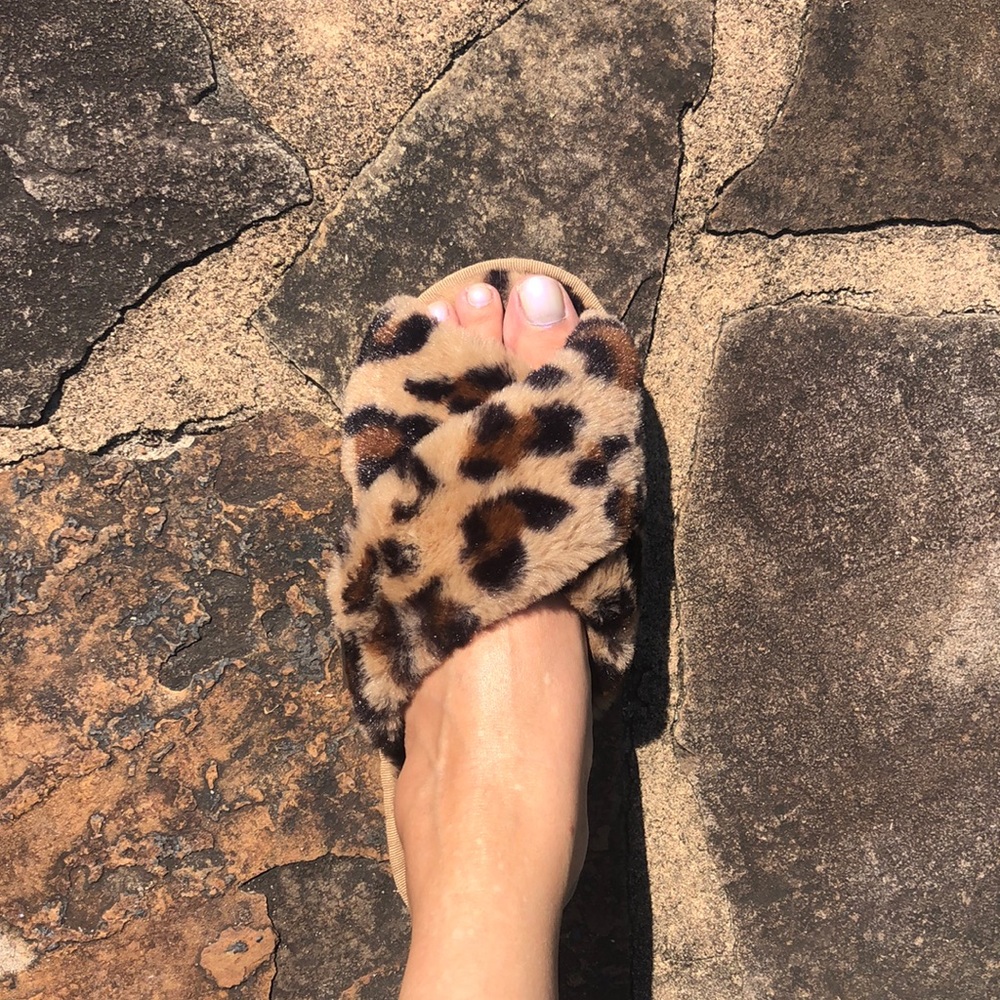 Leopard print open toe slippers